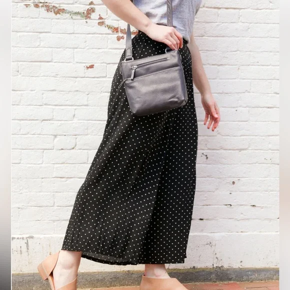 Osgoode Marley olive leather crossbody bag w tons of storage